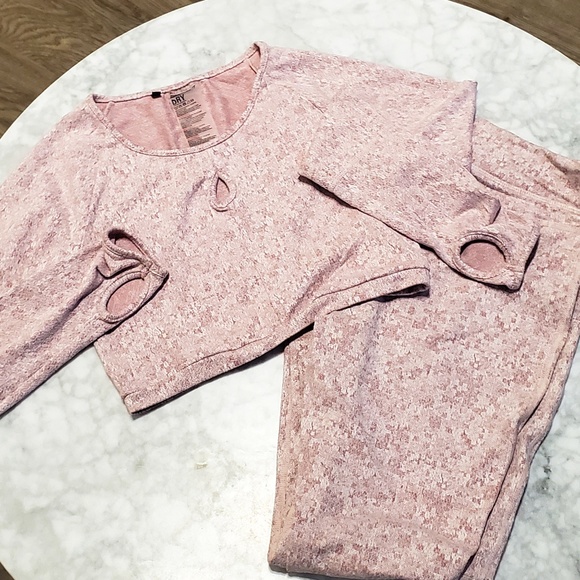 Gymshark Tops - Gymshark Fleur Leggings/Crop Top Set- Pink(S) NWOT